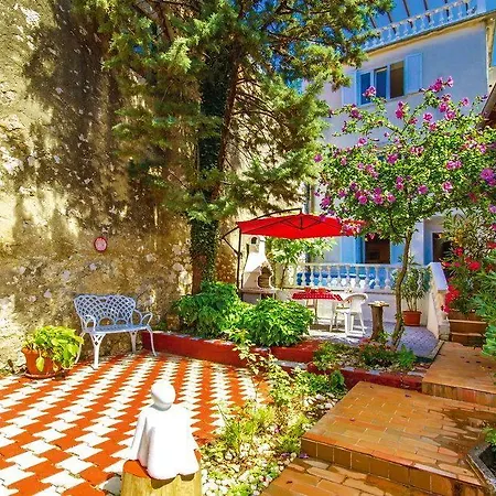 House With A Parking Space - 15397